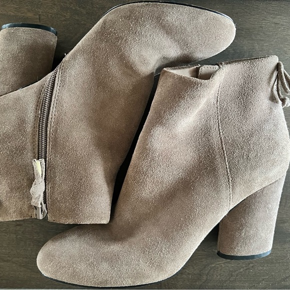 Tahari Taupe Gray Suede Bootie - Size 7.5 - Picture 7 of 8